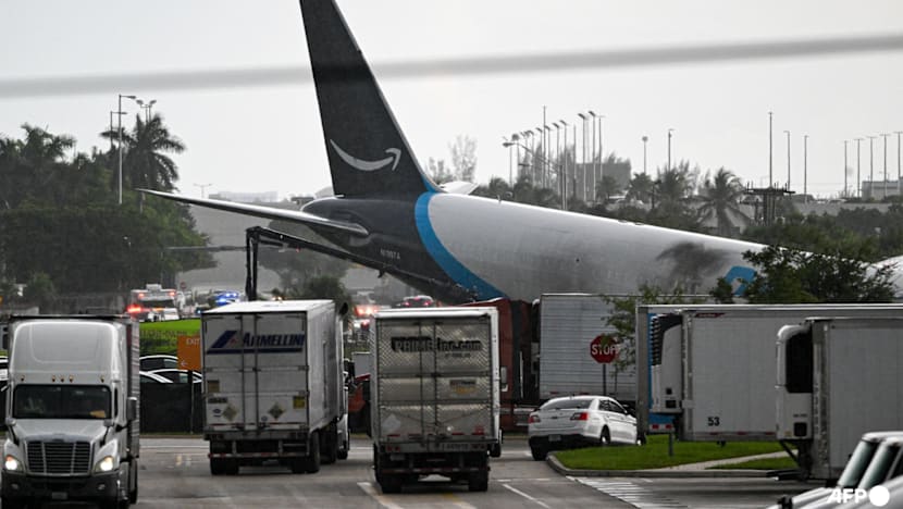 Five dead, five injured after Amazon cargo plane overshoots Miami runway vignette