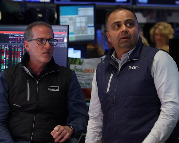 Stocks lower, gold settles higher as Trump's tariffs spread uncertainty