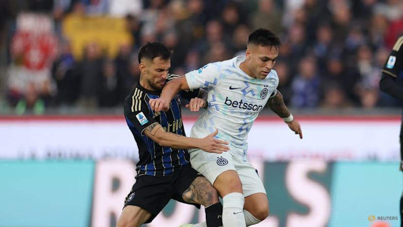 Martinez double earns Inter 2-0 win at Pisa