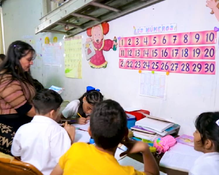 Tutoring centres in Venezuela plug students’ learning gaps, pay educators better wages