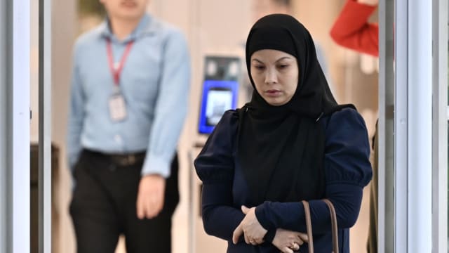 要求男友“雇用”她以便留在新加坡 女佣被判入狱