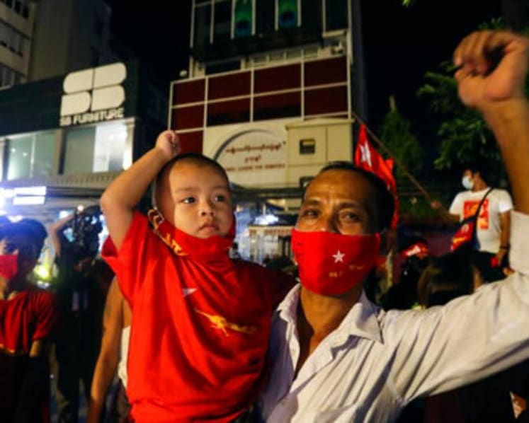 Aung San Suu Kyi party set to win Myanmar vote with weak opposition