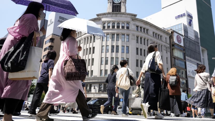 Commentary: Japan’s high standards of service face ‘shrinkflation’ Commentary: Japan’s high standards of service face ‘shrinkflation’