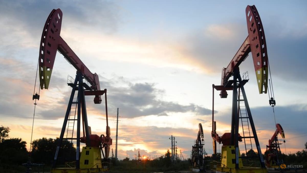 Oil climbs to one-month high as US, Iran step up attacks in Strait of Hormuz