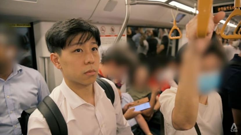 Nampak muda, lagi sihat tapi kenapa mereka perlukan tempat duduk dalam kereta api. Ini sebabnya Nampak muda, lagi sihat tapi kenapa mereka perlukan tempat duduk dalam kereta api. Ini sebabnya