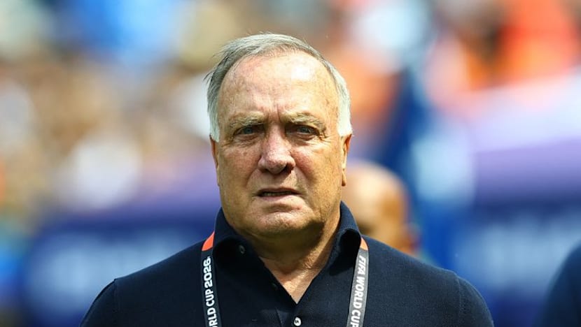 Curacao extend manager Advocaat's contract after turbulent year