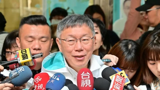 柯文哲亲访“摇摆州”台中 车队扫街力争选票