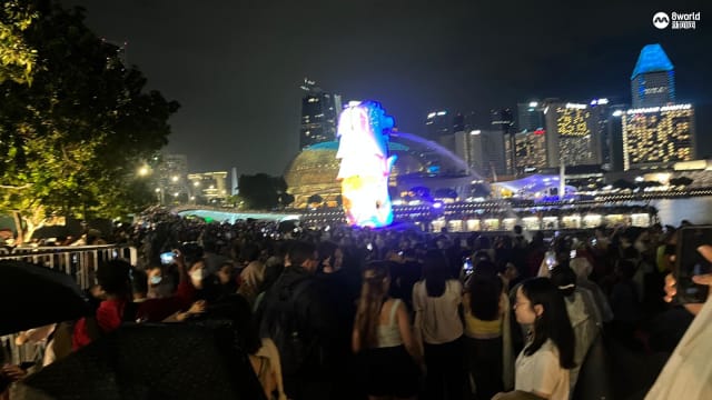 金禧桥和滨海艺术中心濒水区 人流也达上限