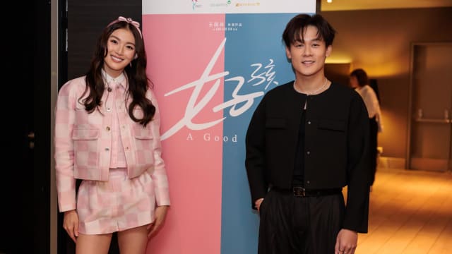 许瑞奇自认穿女装很漂亮　让周智慧“自叹不如”！