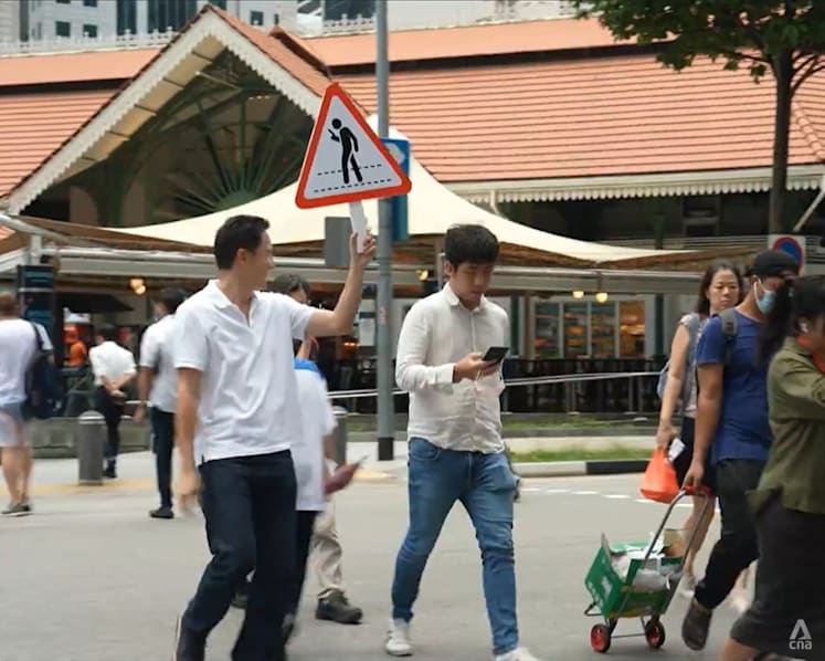 Distracted walking: A habit that can affect your body, brain
