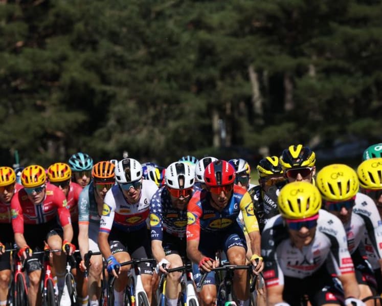 Tour de France riders brace for scorching conditions as heatwave sweeps in