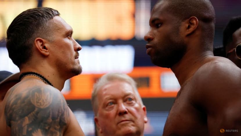 Usyk winds up Dubois in Wembley weigh-in ahead of heavyweight fight
