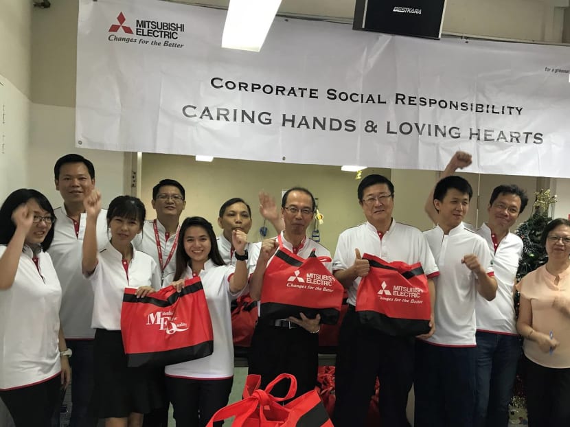 Fun ideas on how you and your loved ones can pay it forward.