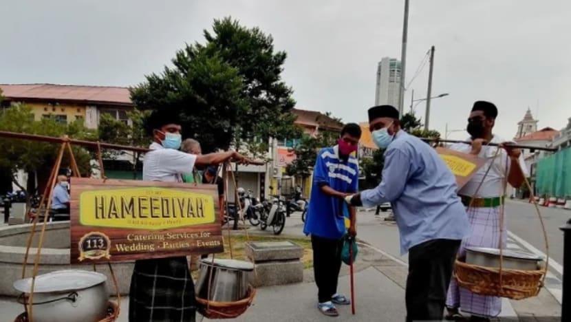 Restoran nasi kandar tertua di M'sia agih makanan ikut cara tradisional Restoran nasi kandar tertua di M'sia agih makanan ikut cara tradisional
