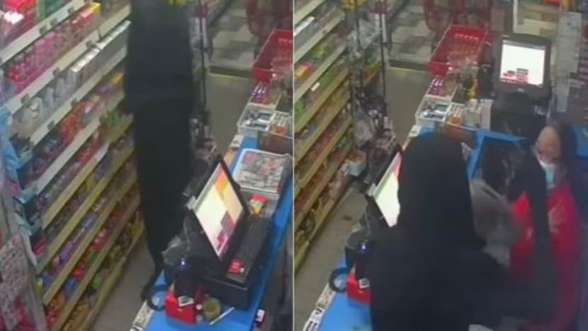 Lelaki dihukum penjara kerana cuba rompak kedai serbaneka; sanggup pakai baju isteri untuk elak dikesan Lelaki dihukum penjara kerana cuba rompak kedai serbaneka; sanggup pakai baju isteri untuk elak dikesan