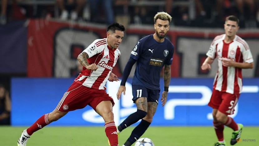 Olympiakos frustrated as 10-man Pafos hold out for goalless draw