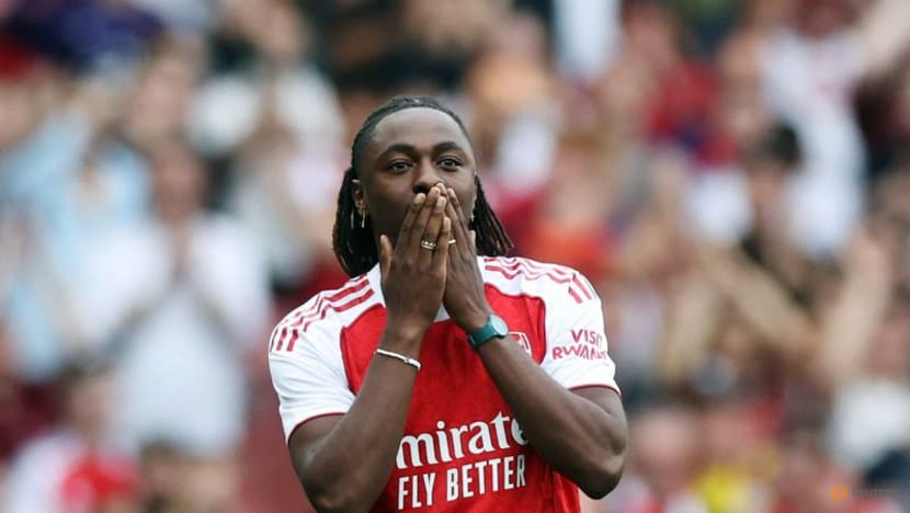 Arsenal sign Eze from Palace to bolster attack