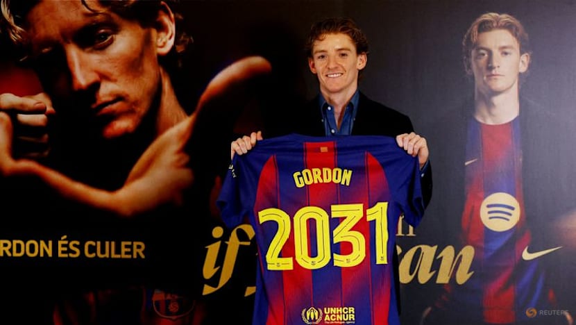 Barcelona sign England winger Gordon from Newcastle