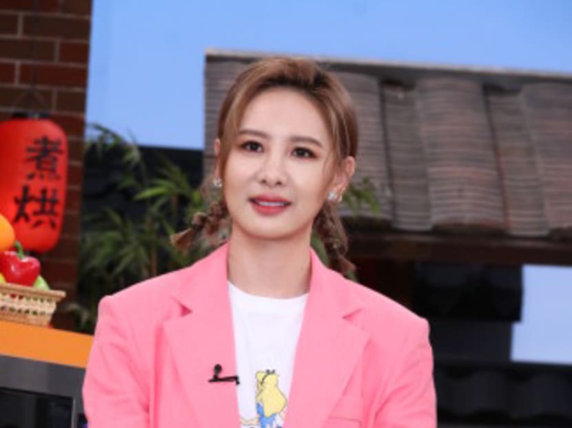 Lin Yu-Chih and Amber An show cooking skills in the press conference of "Master Chef's scientific kung fu"