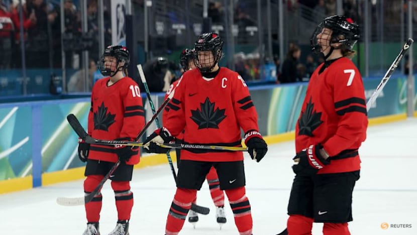 Ice hockey-US crush defending champions Canada 5-0 in group stage