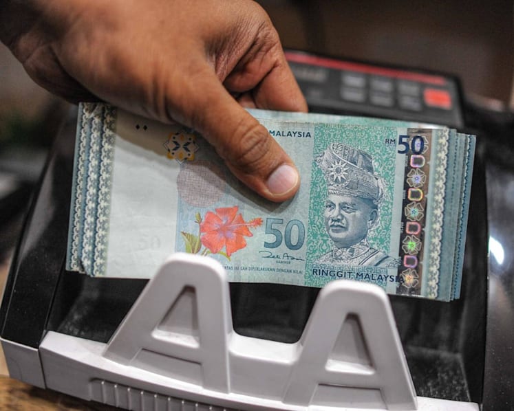 With Malaysian ringgit at record low against Singdollar, who benefits and who loses out?