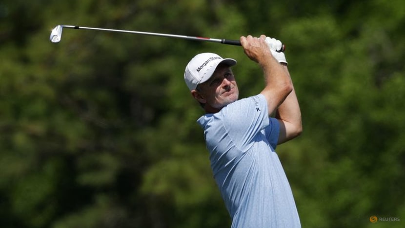 Rose storms into Masters lead, McIlroy stumbles late