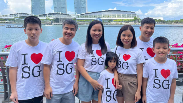 公众提早三小时到滨海湾 占位观赏空军和烟火汇演