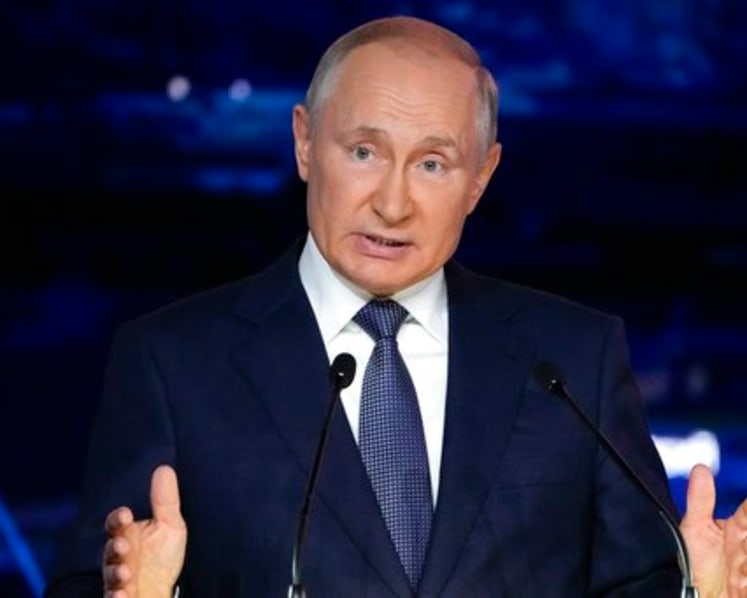 Putin to self-isolate due to COVID-19 among inner circle