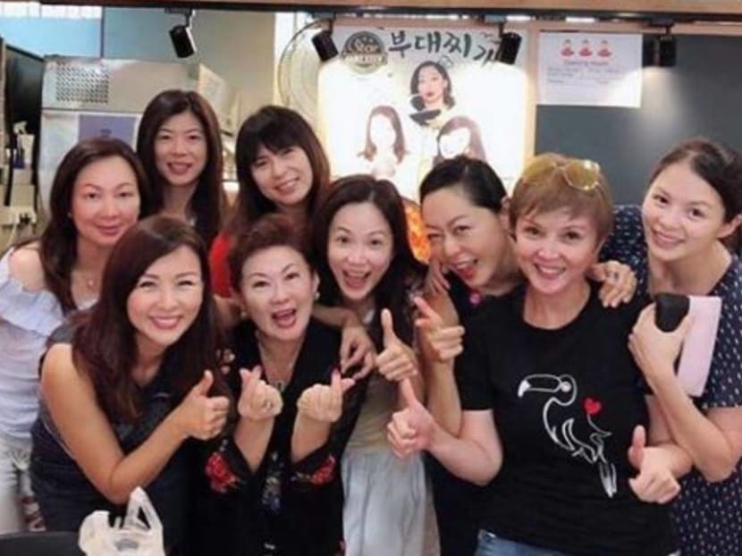 Ex-Ch 8 Stars Cassandra See And Tang Miaoling Now Run A Kopitiam Stall: "People Took Pics Of Us Scrubbing The Floor"