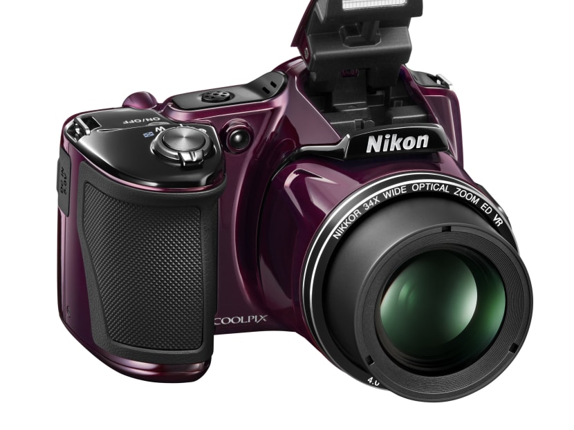 Nikon announces new DSLR with retractable kit lens