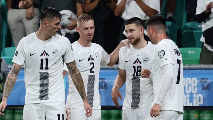 Late Vipotnik strike gives Slovenia draw 2-2 with Sweden