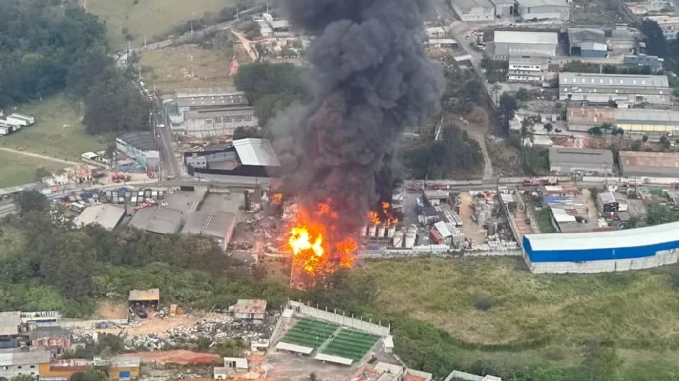 巴西化学工厂爆炸起火 浓烟蔓延20公里