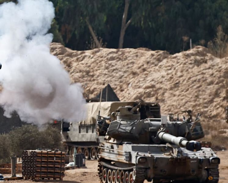 Tanks thrust deeper into Gaza, medics say many injured trapped
