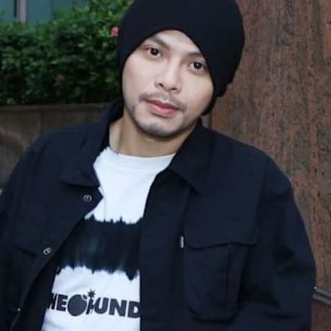 卷入谢侑芯命案，黄明志警局照、被搜出蓝色药丸曝光！