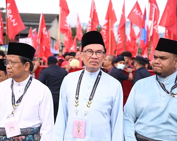 'I'm here to serve': Malaysia's Anwar Ibrahim seeks voters' support in Perak after GE15 nomination