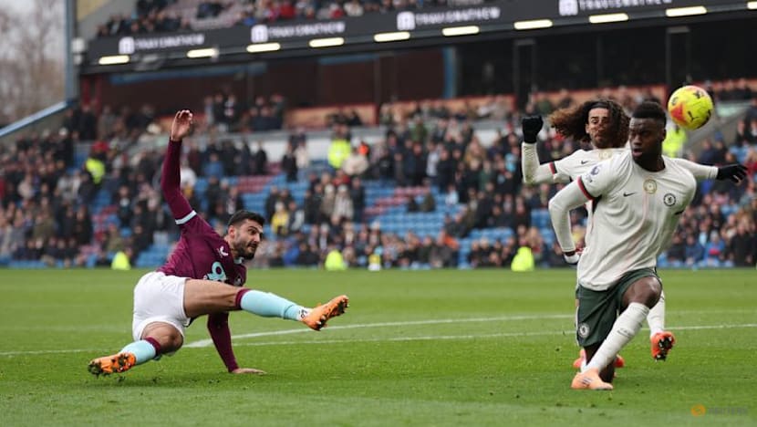 Chelsea close gap on leaders Arsenal with 2-0 win at Burnley