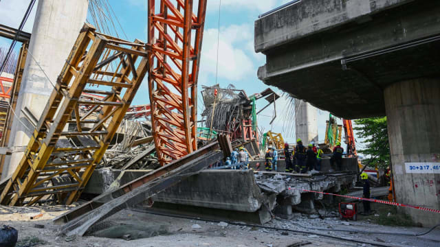 曼谷在建高速公路桥梁坍塌 至少五人遇难