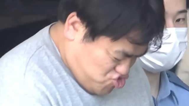 日男教师偷拍小女生裙底 手机揭更多罪行