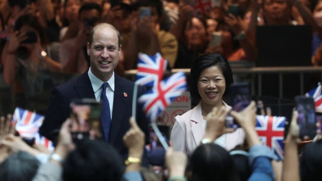 英国威廉王子访狮城 大批民众星耀樟宜争睹风采