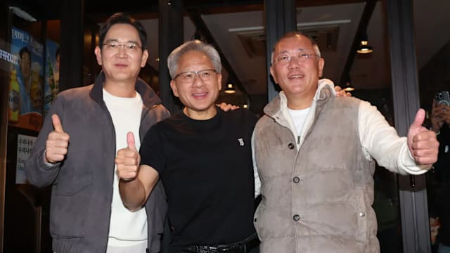 黄仁勋与韩巨头吃炸鸡  韩鸡肉概念股应声大涨