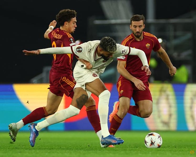 Roma tame Midtjylland, Malen double earns Villa win over Young Boys