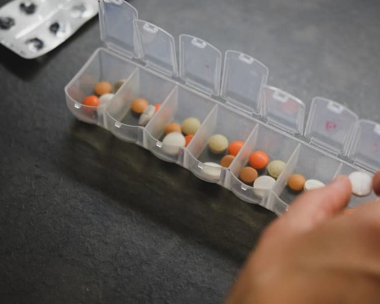 Too much Vitamin C can cause kidney stones – are you popping supplements safely?