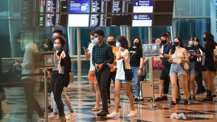 Lelaki S'pura agih alat pemantauan elektronik SHN di Lapangan Terbang Changi antara 24 kes baru COVID-19 Lelaki S'pura agih alat pemantauan elektronik SHN di Lapangan Terbang Changi antara 24 kes baru COVID-19