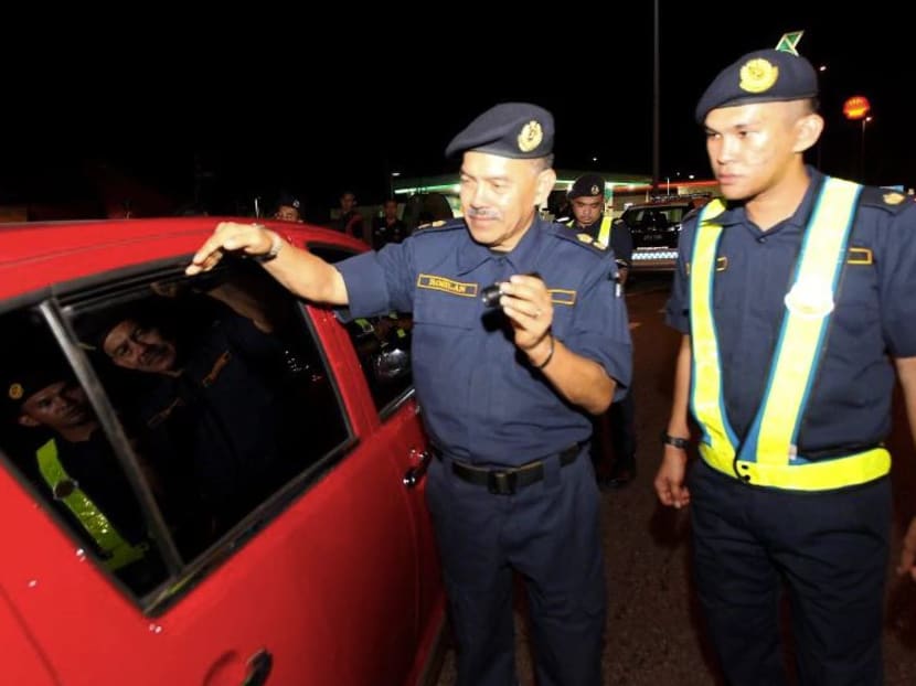 Foreign vehicles with dark window tints will not be allowed to enter Malaysia. Photo: NEW STRAITS TIMES