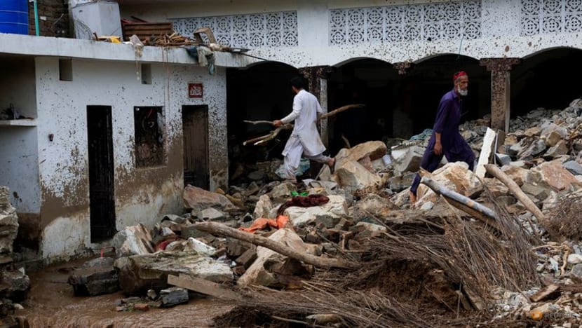 Death toll from northern Pakistan monsoon floods hits almost 400