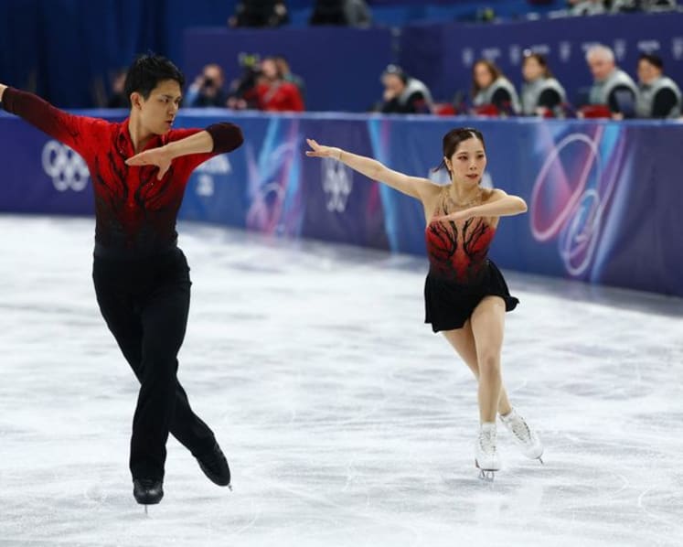 Figure Skating-Japan’s Miura and Kihara slip to fifth after lift error, eye comeback in free skate