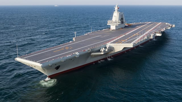 中国最新航母福建舰通过台海 赴南中国海试验训练