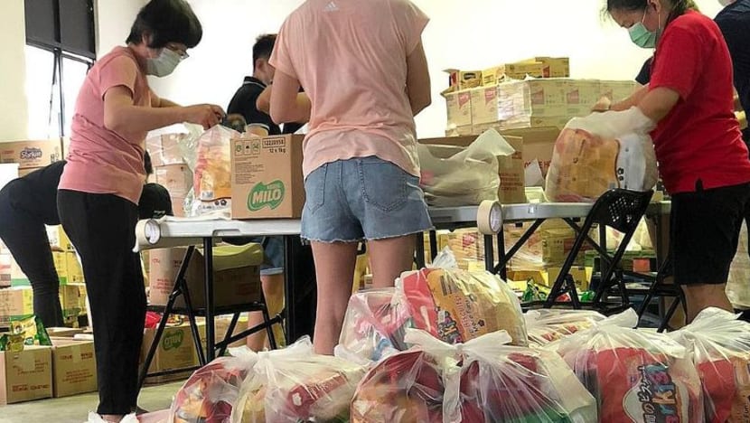 Makin ramai keluarga perlukan bantuan makanan, termasuk pasangan muda dan penghuni rumah privet