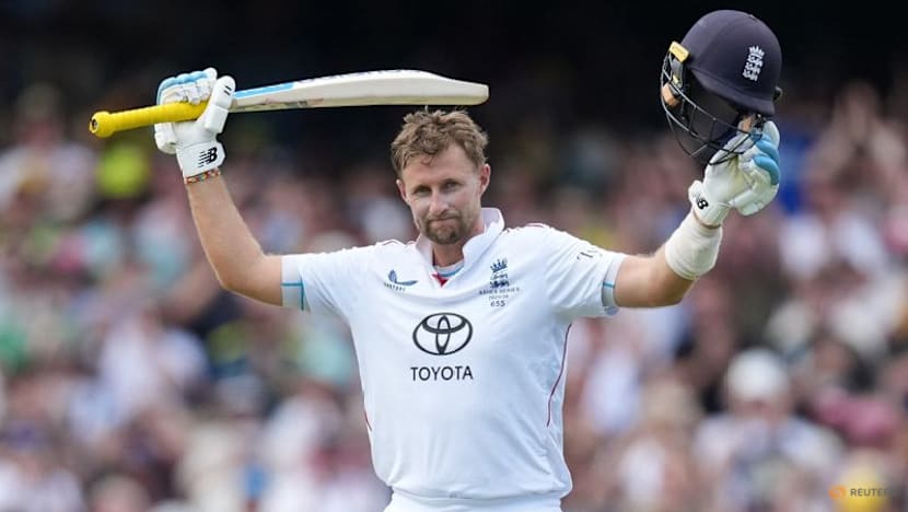 Root ton fires England before Head strikes back for Australia