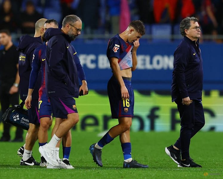 Barcelona's Lopez out for three weeks with muscle injury